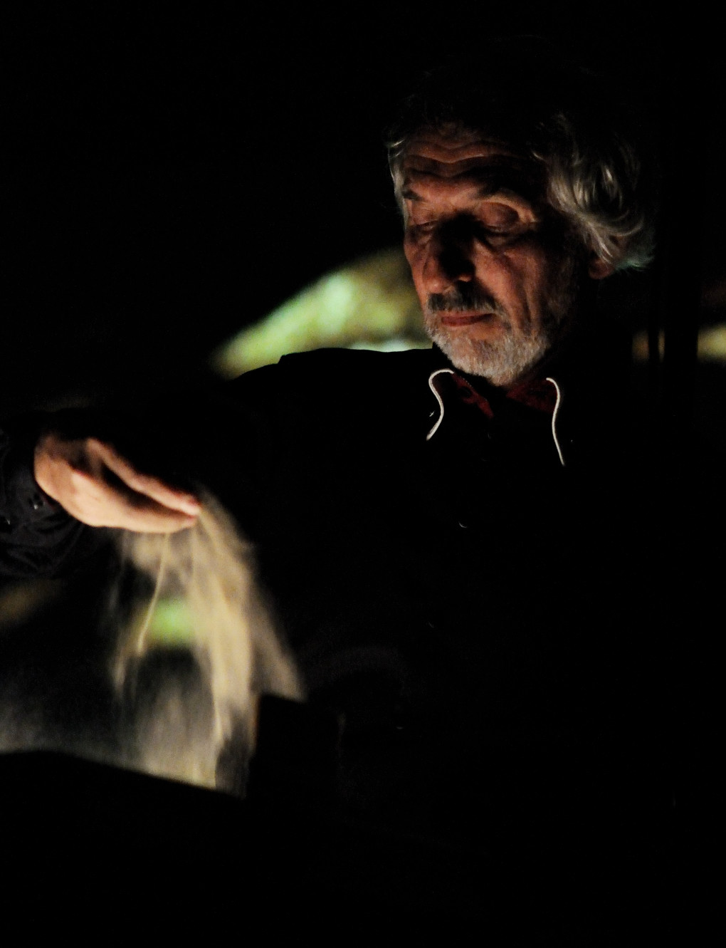 Ferenc Cako animating with sand