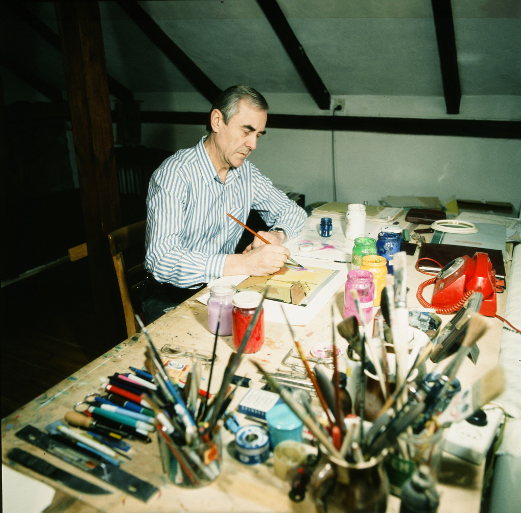 Witold Giersz in his studio
